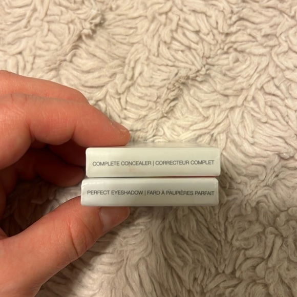 2/$15 LimeLife - Set of 2 Individual Eyeshadow/Concealer Palette - Picture 3 of 4